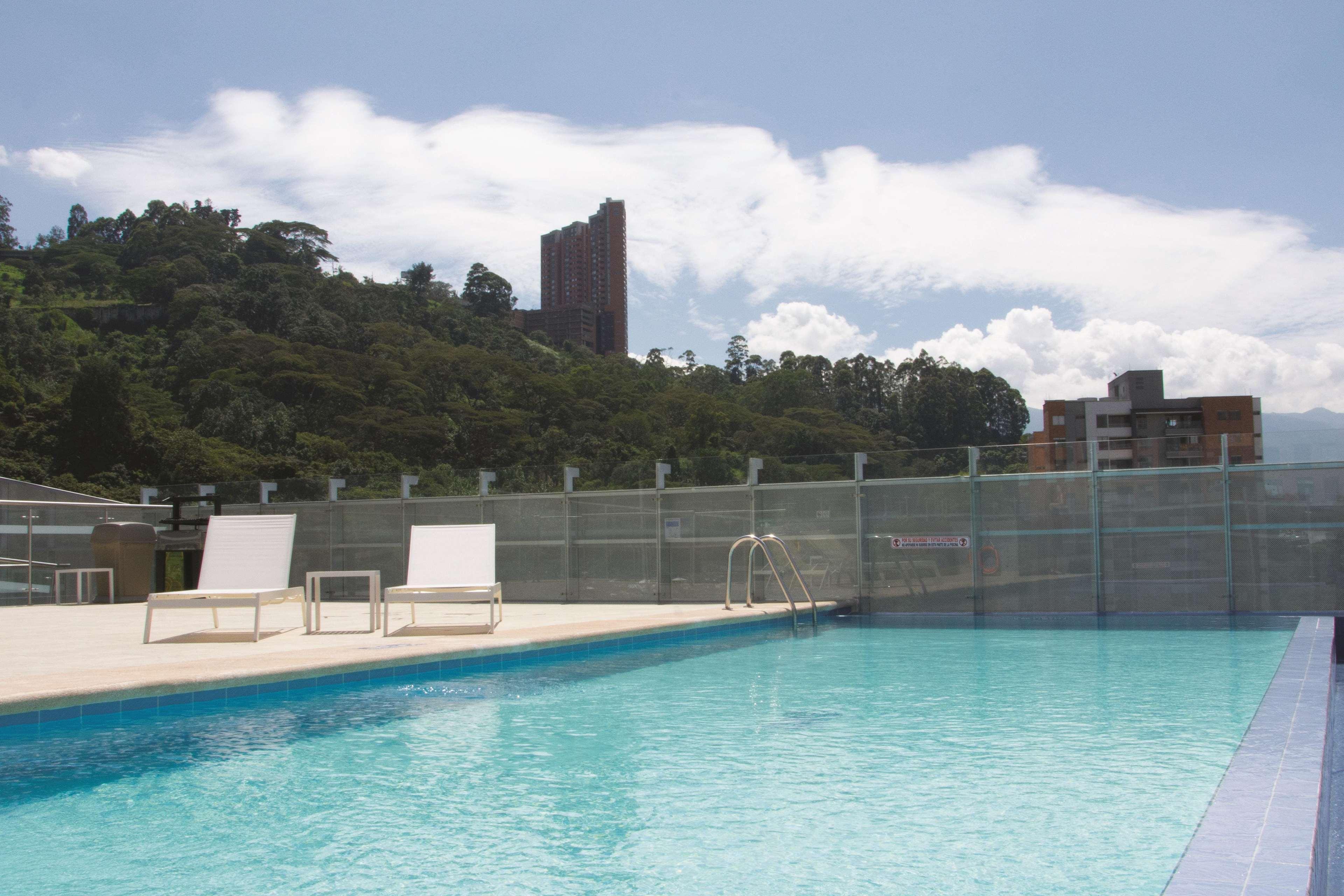 La Quinta By Wyndham Medellin Hotel Exterior foto
