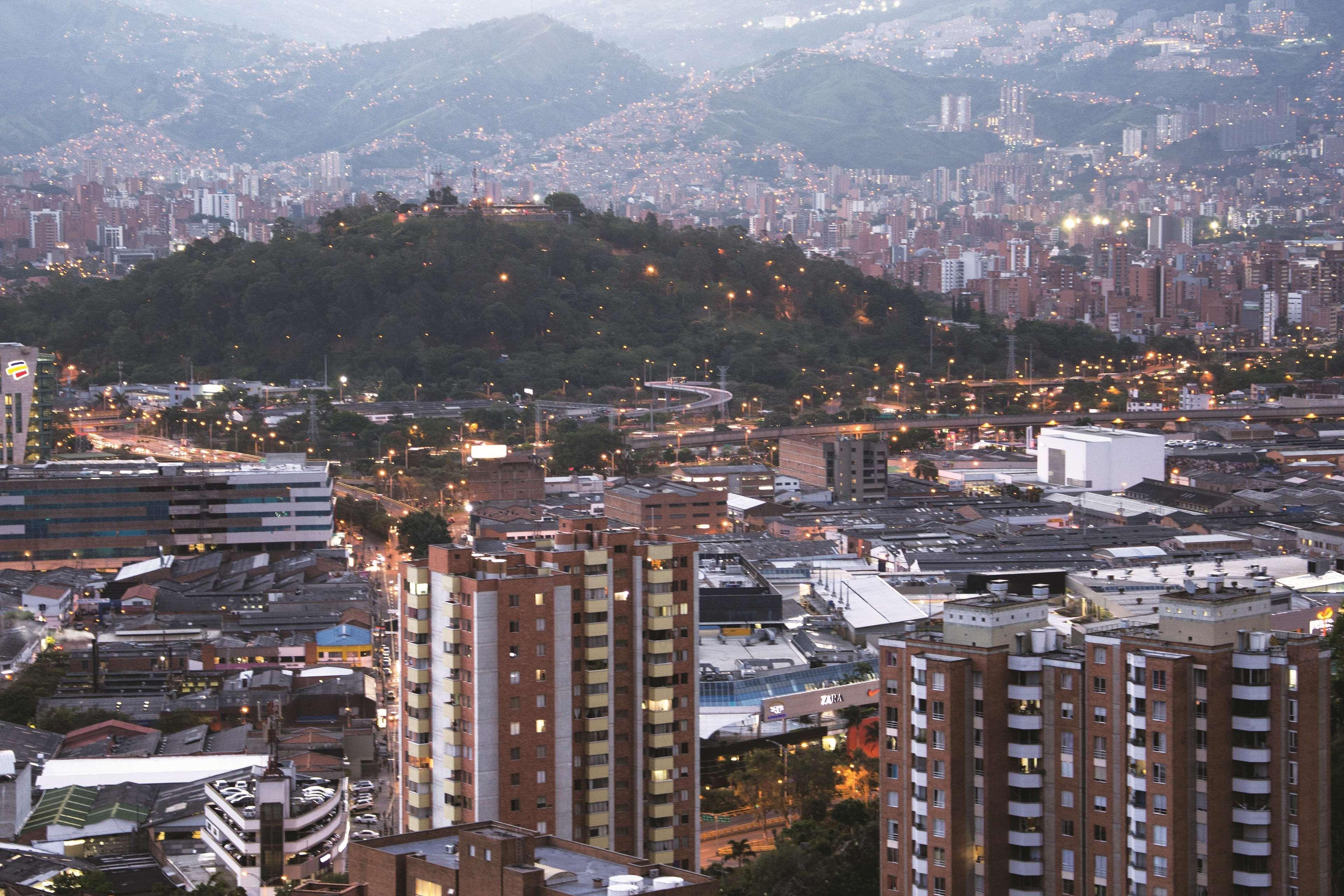 La Quinta By Wyndham Medellin Hotel Exterior foto