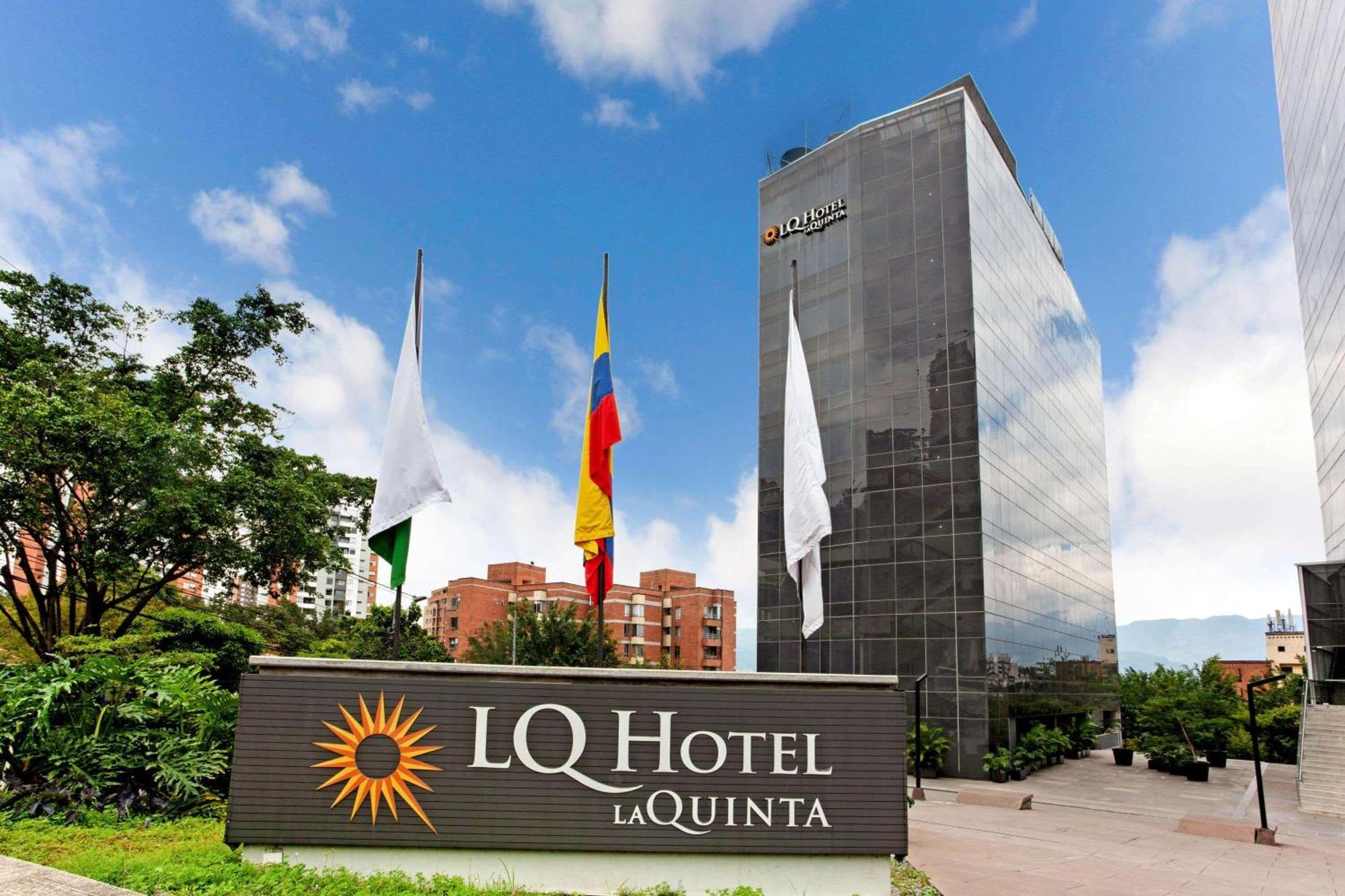 La Quinta By Wyndham Medellin Hotel Exterior foto